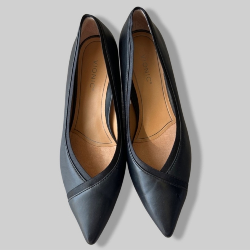 Vionic Sylvie Black Leather Kitten Heels